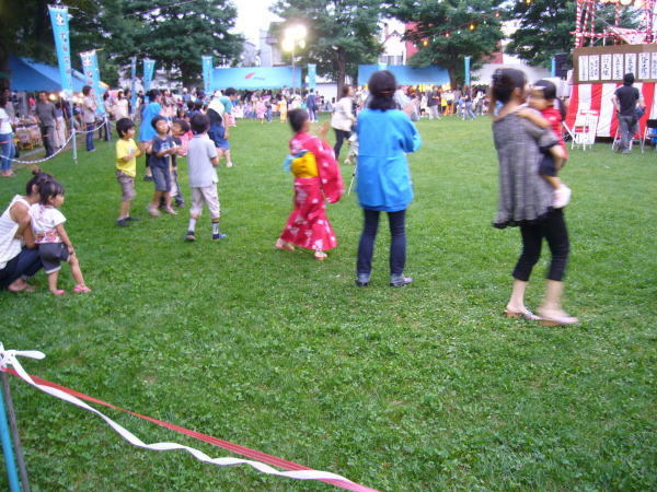 江別市野幌旭公園子供盆踊り（2008年8月14日）